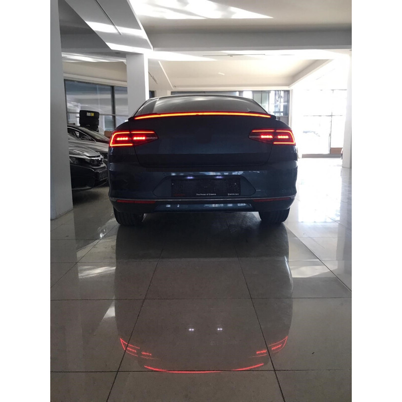 Volkswagen Passat B8 İçin Uyumlu Led Spoiler (Piano Black)
