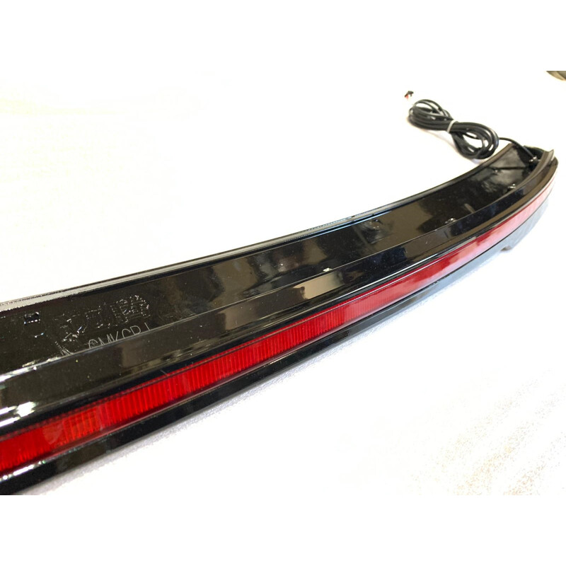 Volkswagen Passat B8 İçin Uyumlu Led Spoiler (Piano Black)